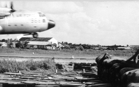 payette-68-Coming-in-CanTho-Airfield-1965